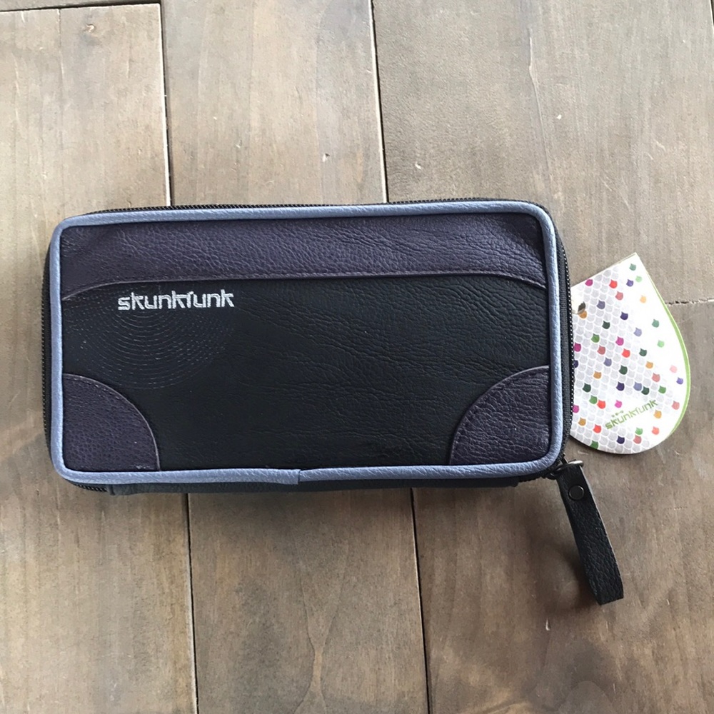 Skunkfunk wallet vegan leather. Designed in Basque Country.